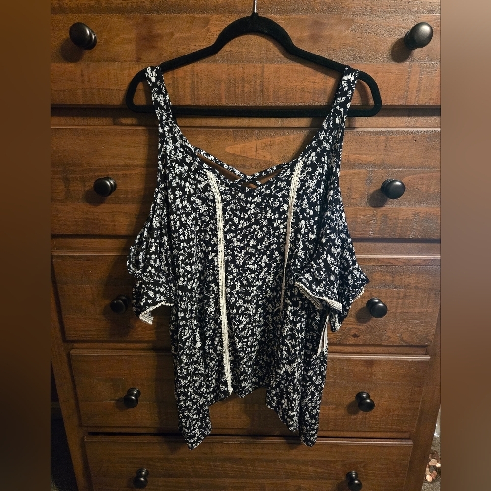 Xhilaration Cold Sholder Black And White Top.  Size 1XL